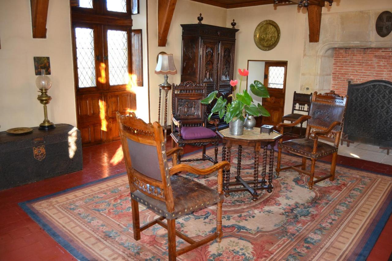 Chateau De Peufeilhoux
