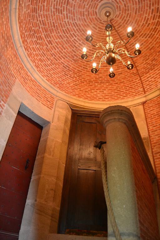 Chateau De Peufeilhoux Bed & Breakfast 5*
