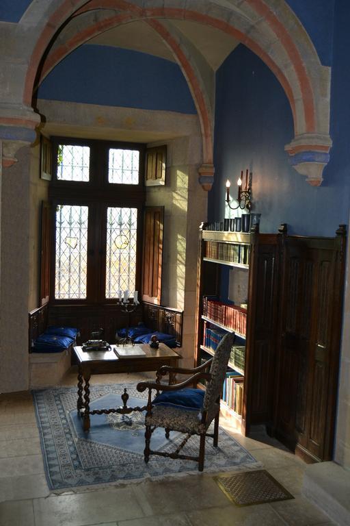 Chateau De Peufeilhoux Bed & Breakfast