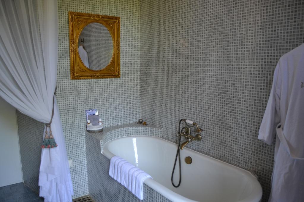 Chateau De Peufeilhoux 5* Vallon-en-Sully