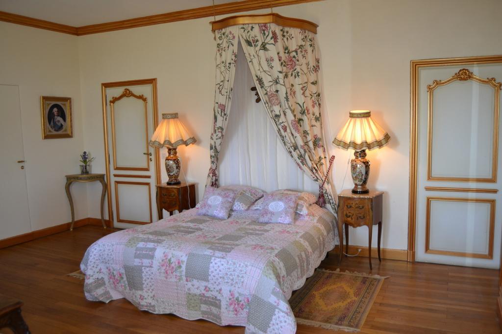 Bed & Breakfast Chateau De Peufeilhoux Vallon-en-Sully